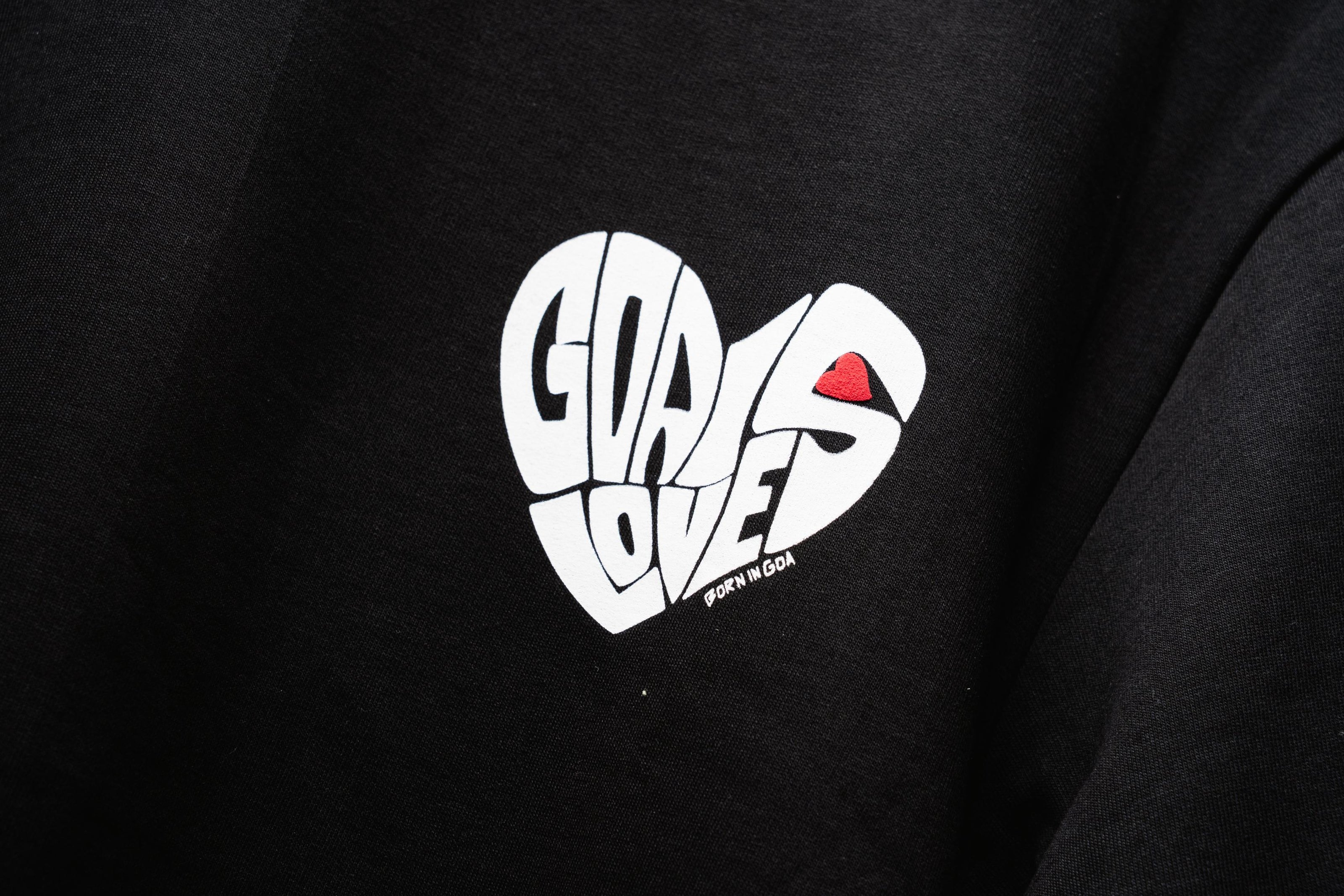 Goa is love puffed heart Oversized t-shirt (Black)