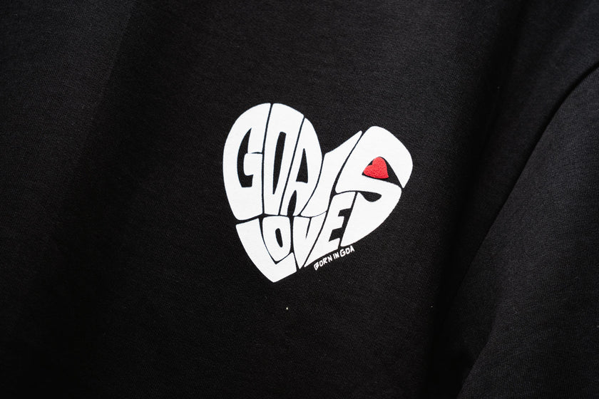 Goa is love puffed heart Oversized t-shirt (Black)